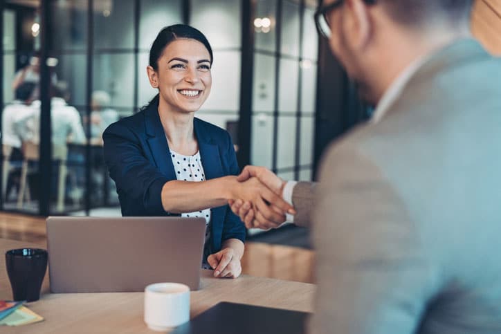 entrevista de trabajo en inglés de dos personas