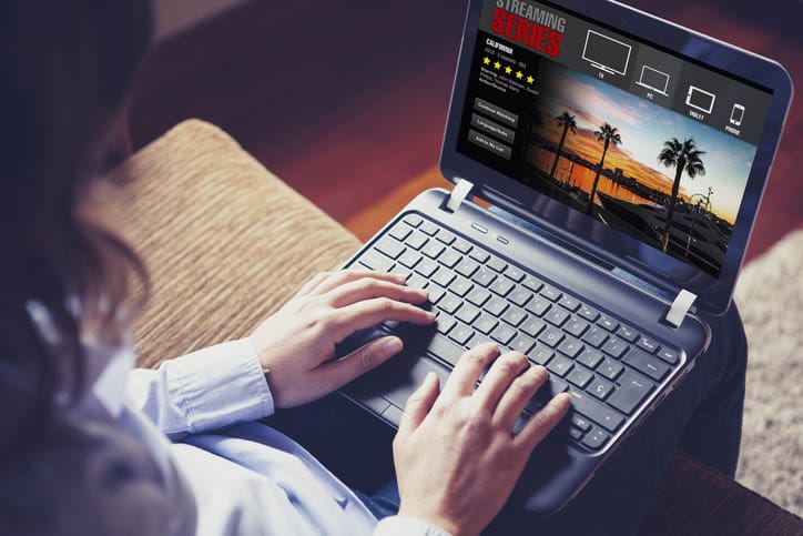 Series Netflix en un portátil