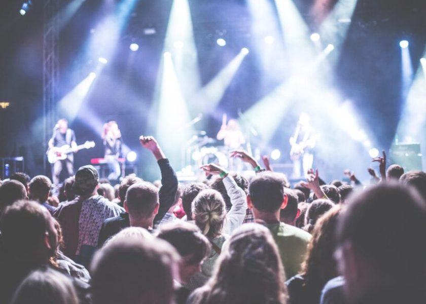 audience-g06757562c_1920-881×587