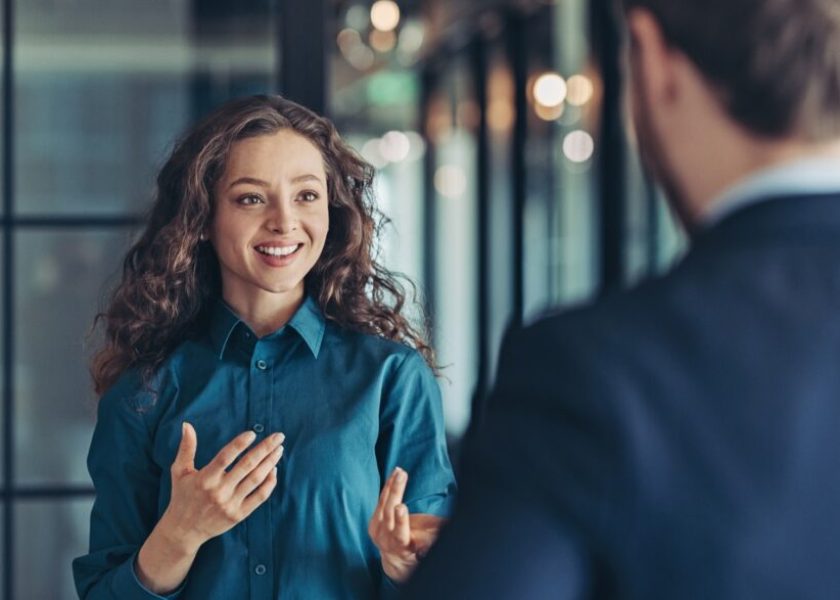 businesswoman-talking-to-a-colleague-picture-id1338523355-1044×587