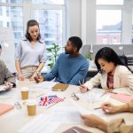Sopravvivenza in ufficio: Gli acronimi in inglese da imparare ASAP