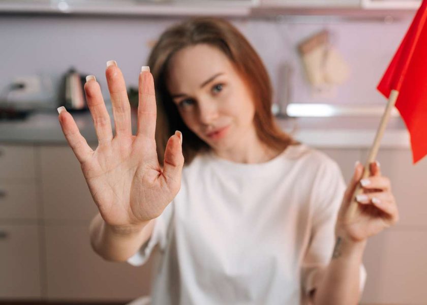 Significato di Red Flag, Gaslighting e Love Bombing